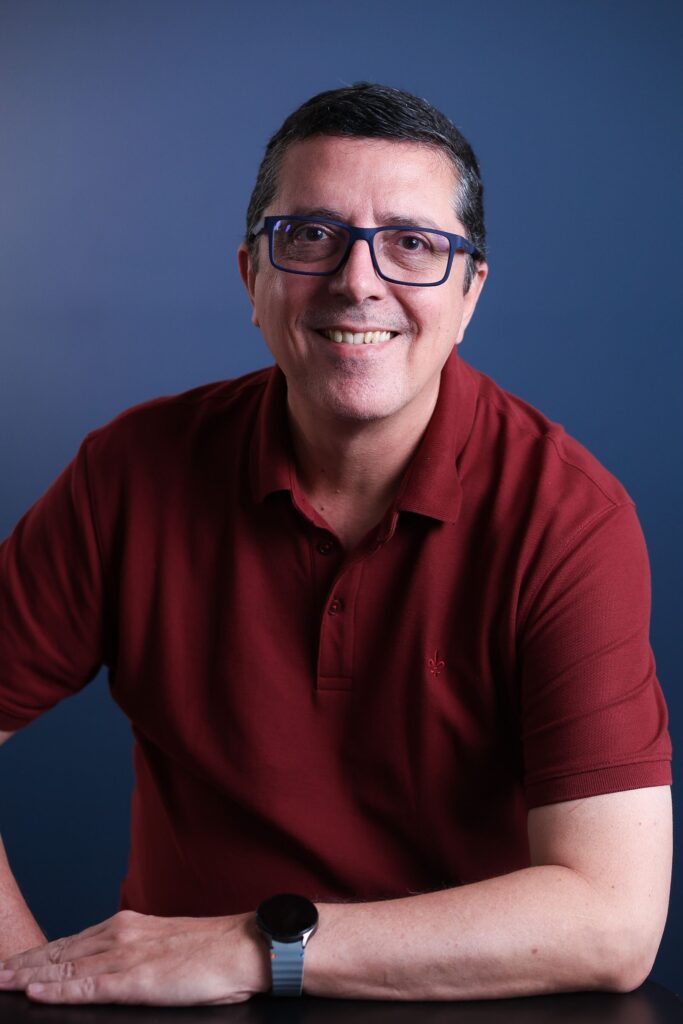 Marcelo Velloso, fundador da MVelloso Academy, especialista em desenvolvimento de liderança.